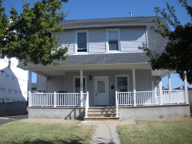 Building Photo - 216 12th Ave
