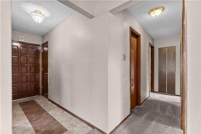 Building Photo - Bright & Spacious 3-Bed Home with Finished...