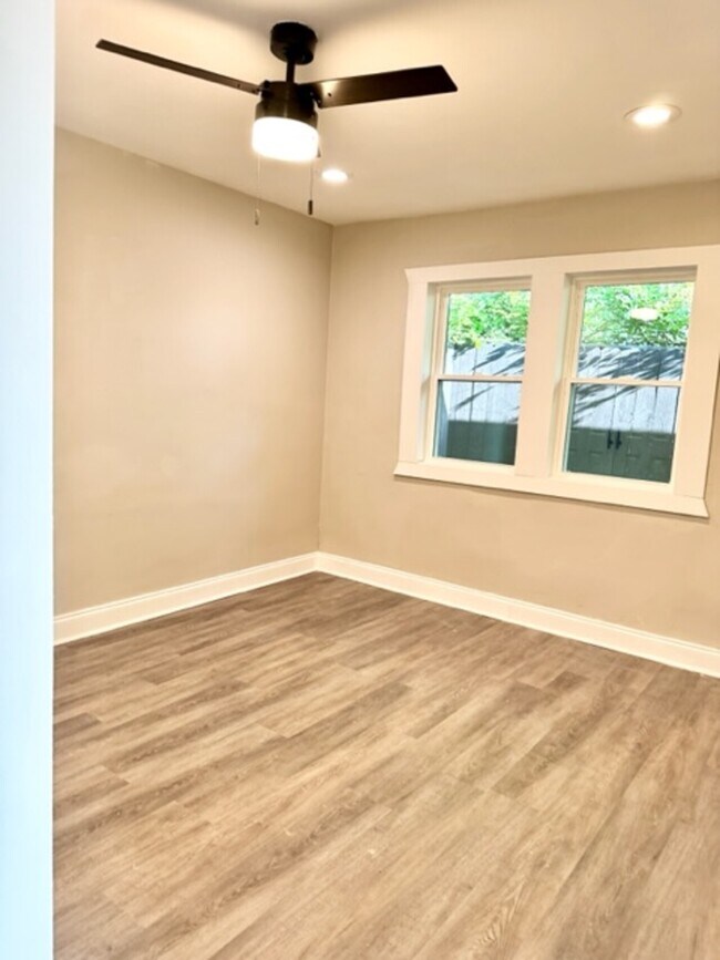 Building Photo - 919 Hobson