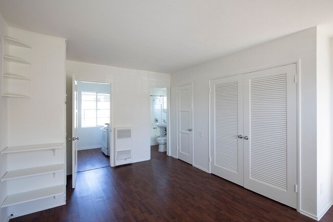 Building Photo - *OPEN HOUSE: 8/30 10:30-11:30AM* Studio Av...