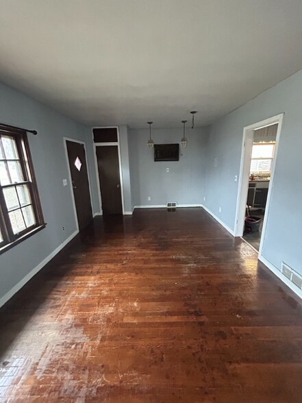 Building Photo - 1615 Iowa Ave