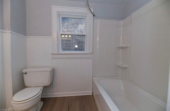 Building Photo - Beautiful home for lease