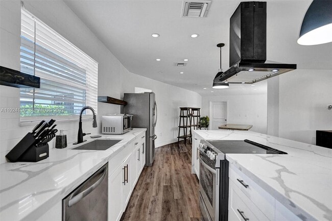 Building Photo - 2106 NE 16th Ave