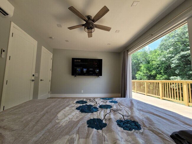 Building Photo - Luxury 5-Bedroom Retreat on 6.5 Acres — Furnished or Unfurnished — Flexible Lease