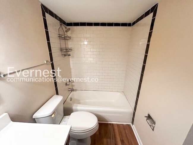 Building Photo - 9 Sycamore Ct