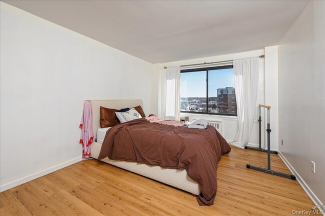 Building Photo - 25 Lake St