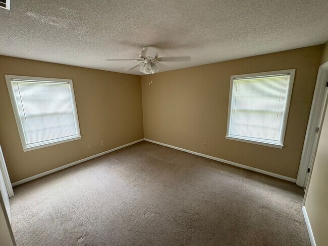 Building Photo - 107 Teressa Dr