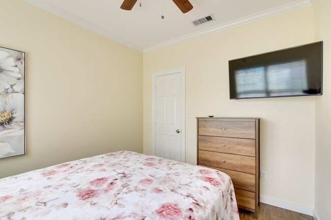 Building Photo - 1206 26th St