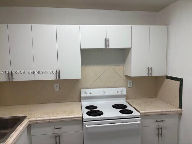 Building Photo - 492 NW 165th St