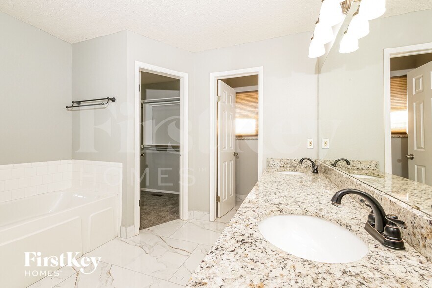 Building Photo - 1912 Dena Dr