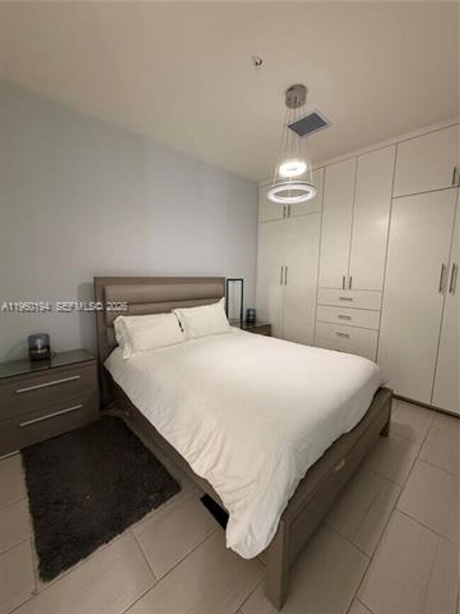 Building Photo - 7815 NW 104th Ave