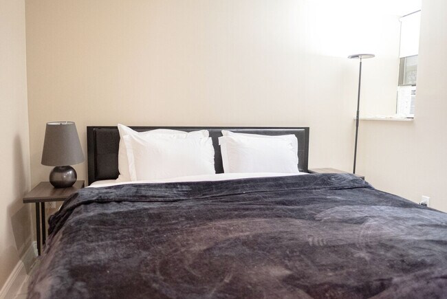 Building Photo - 5 W 101st St