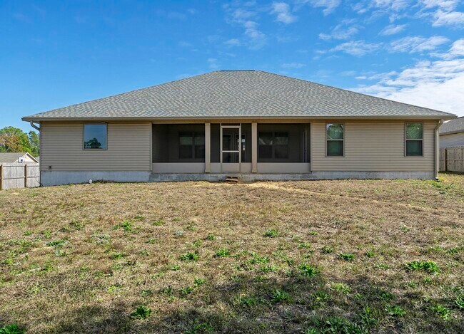 Building Photo - 3639 Ranch Dr