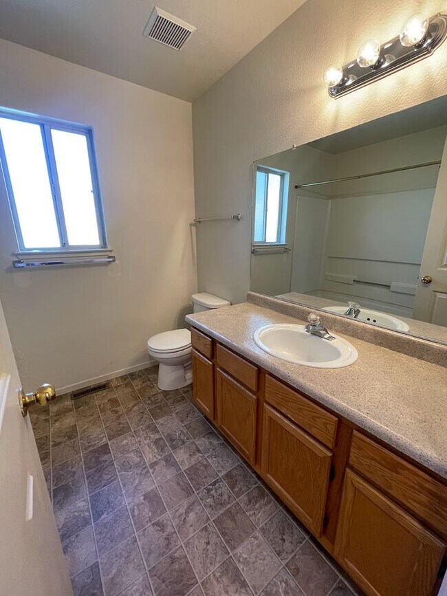 Building Photo - 3905 Pheasant Dr