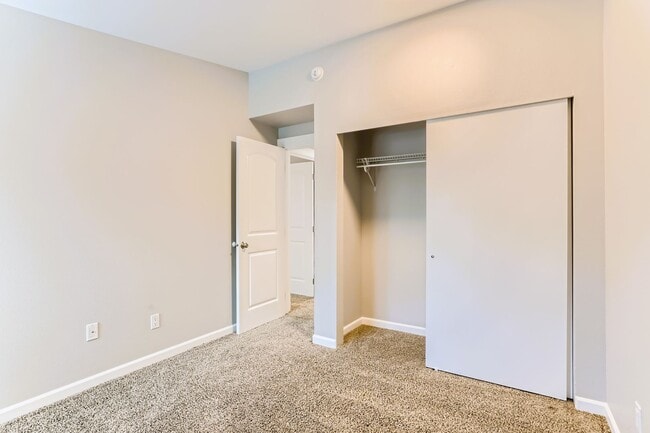 Building Photo - AVAILABLE AUGUST 1, 2026 >> Stunning 2BR/2BA Condo For Rent in Bellevue!! W/S/G Included!!!