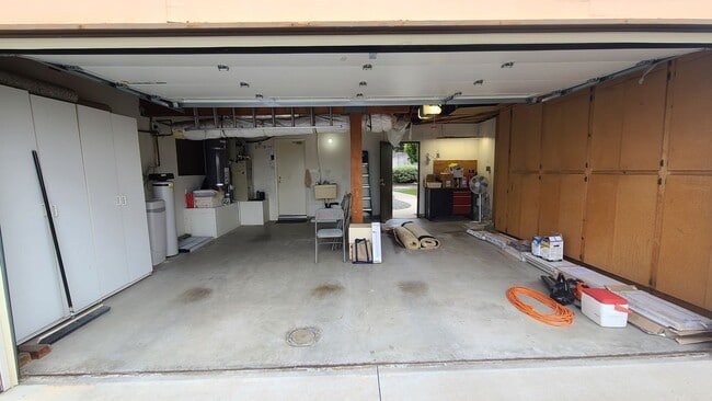 Building Photo - Amazing 4 Bedroom Home with Pool across from Cowls Mt