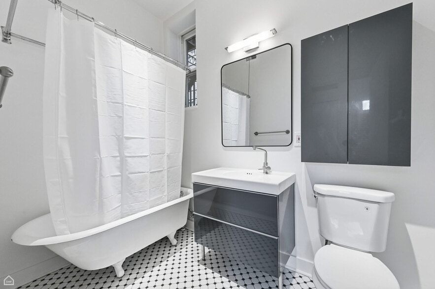 Building Photo - 947 N Kedzie Ave