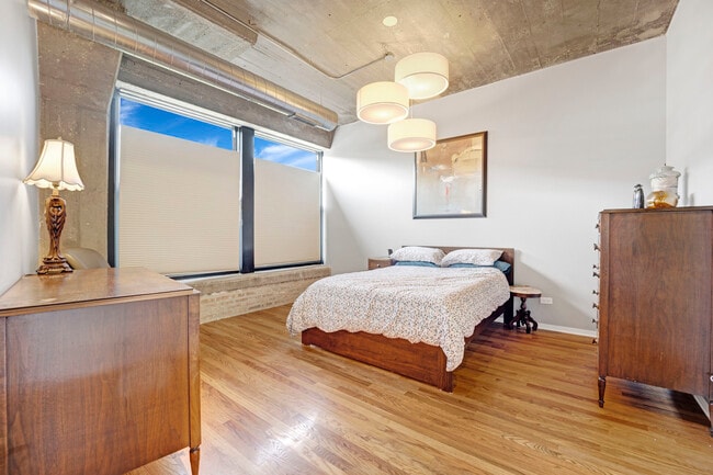 Building Photo - 1111 W 15th St