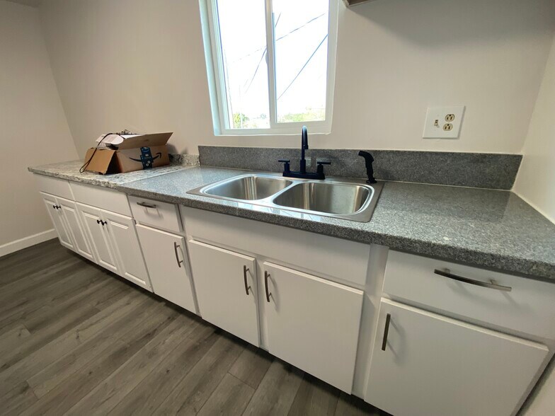 Building Photo - 1515 E 20th St