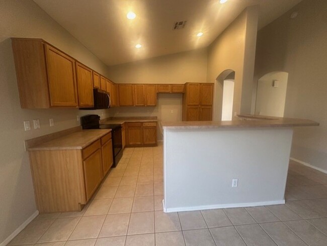 Building Photo - Single level 4 bedroom home in Chandler, w...