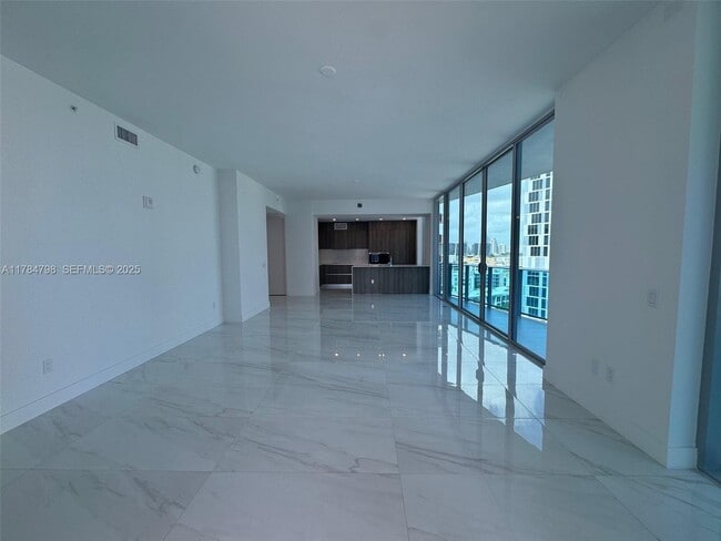 Building Photo - 17550 Collins Ave