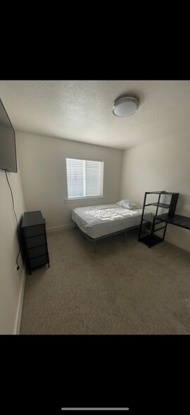 3rd room - 1289 S 1050 E