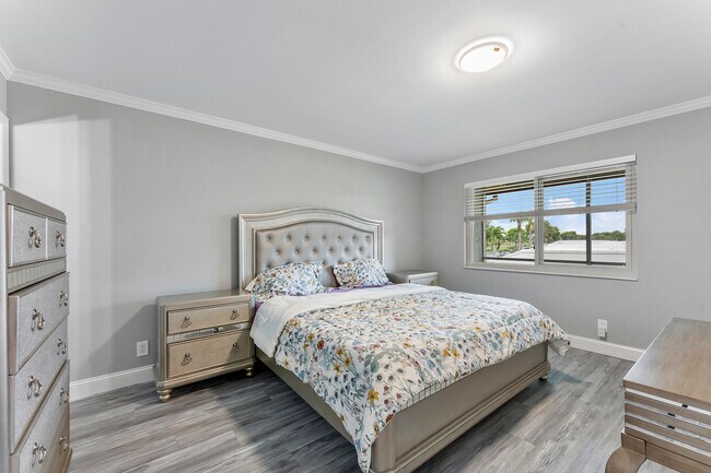 Building Photo - 118 Lake Constance Dr