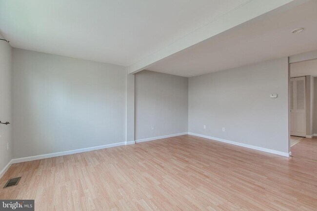 Building Photo - 1749 Carriage Way