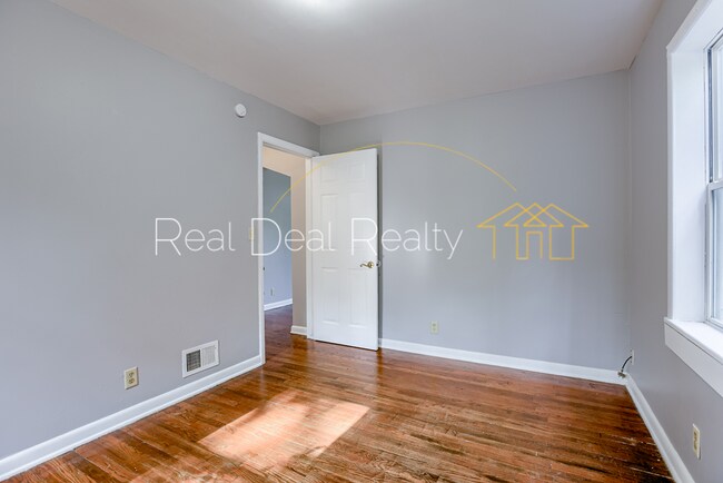 Building Photo - 3345 N 36th Ave