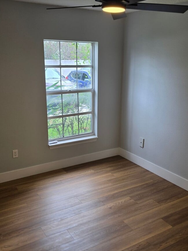 Building Photo - FOR RENT!! RECENTLY RENOVATED 2 BEDROOM 2 BATH CONDO (FIRST FLOOR)...