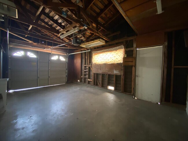Building Photo - 2609 W Griffith Way