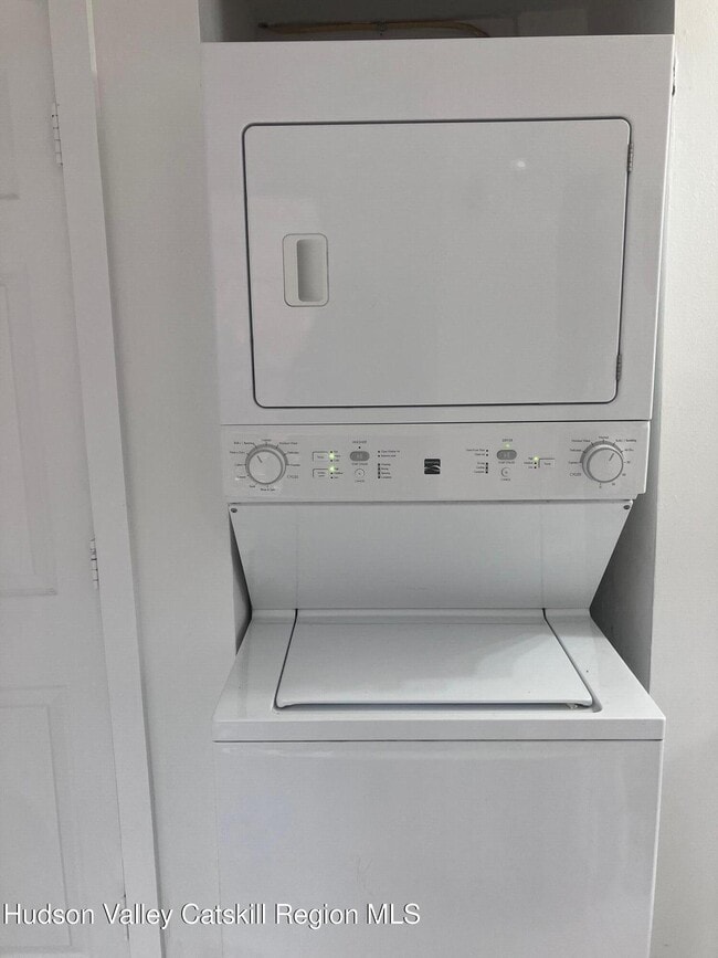 Building Photo - 133 N Rd