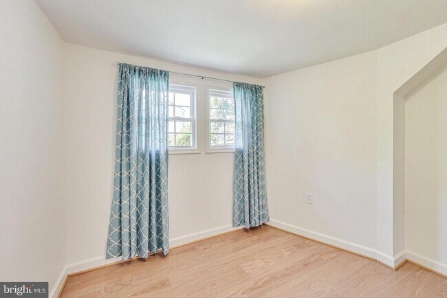 Building Photo - 5 Drumcastle Ct