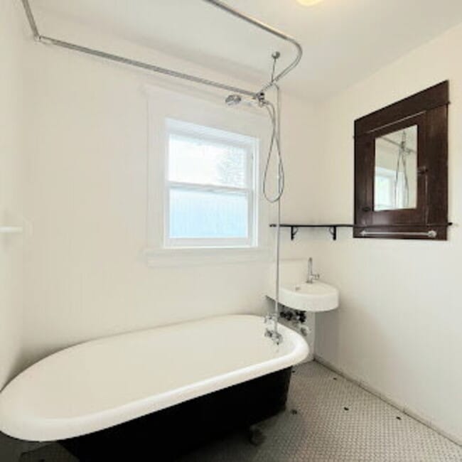 Building Photo - 1048 Laguna Ave