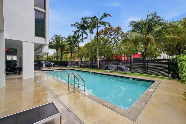 Building Photo - 13800 Highland Dr