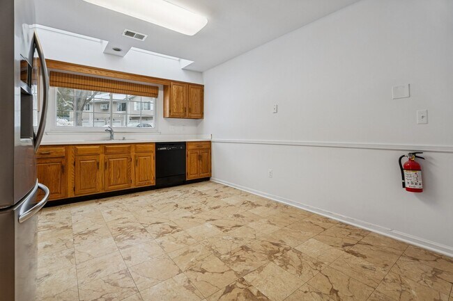 Building Photo - 67 Bentley Ct