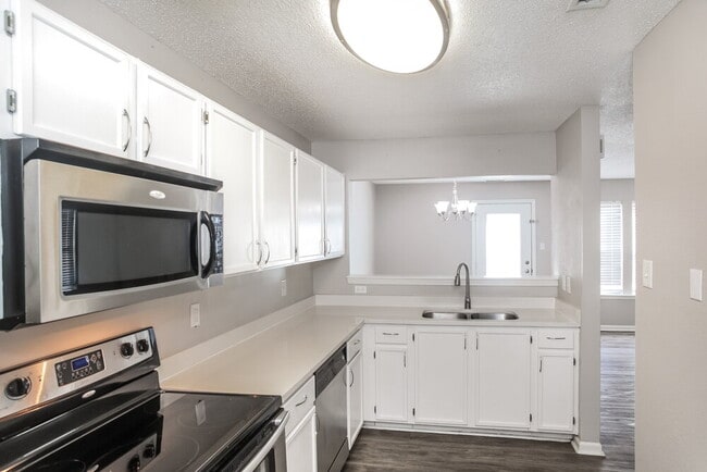 Building Photo - 4509 Connaught E Dr