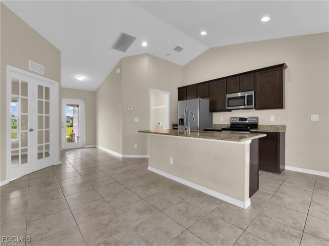 Building Photo - 1700 NE 5th Pl