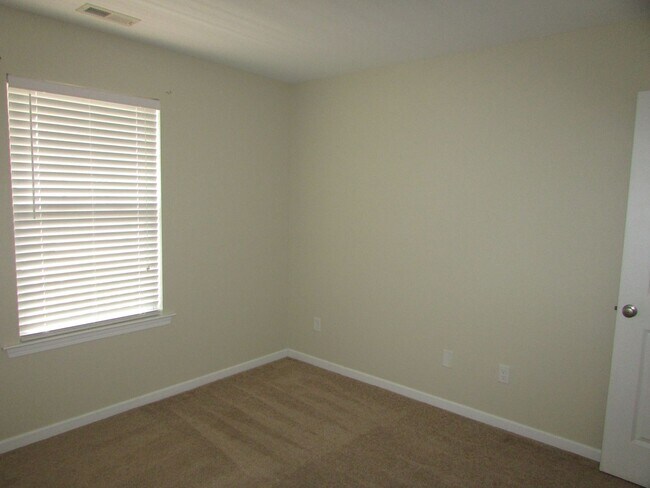 Building Photo - This property is located at The Villages at Mariner's Pointe - 3 Bedrooms  2 Baths  with 2 Car Ga...