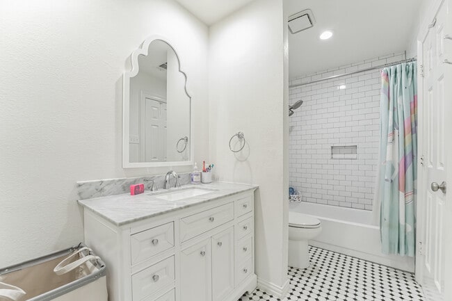 Building Photo - 3444 Normandy Ave