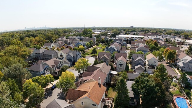 Building Photo - 5245 W Ardmore Ave