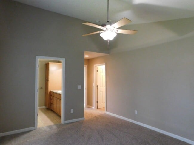 Building Photo - 3Bd/2Ba Single Story House - Available Soon!