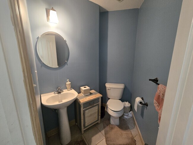 Building Photo - 2009 Breck Ave