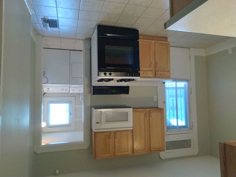 Building Photo - 2310 E 12th St