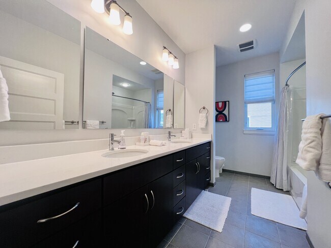 Building Photo - 130 Home St