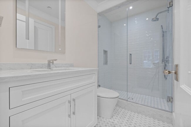 Building Photo - 2 Byron St