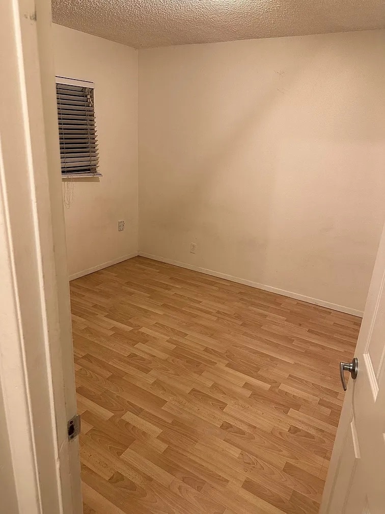 Building Photo - 728 W 16th St