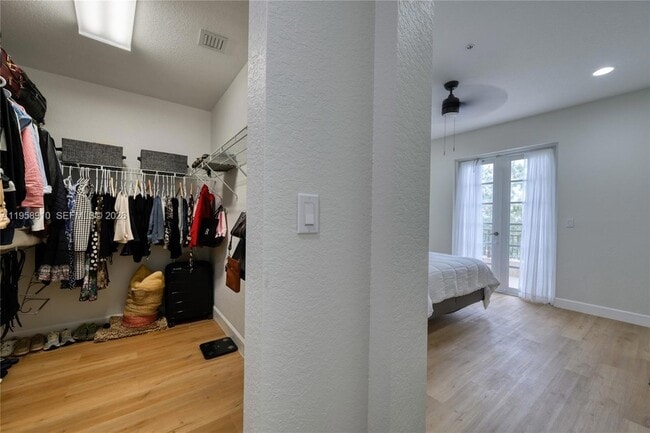 Building Photo - 430 SW 147th Ave