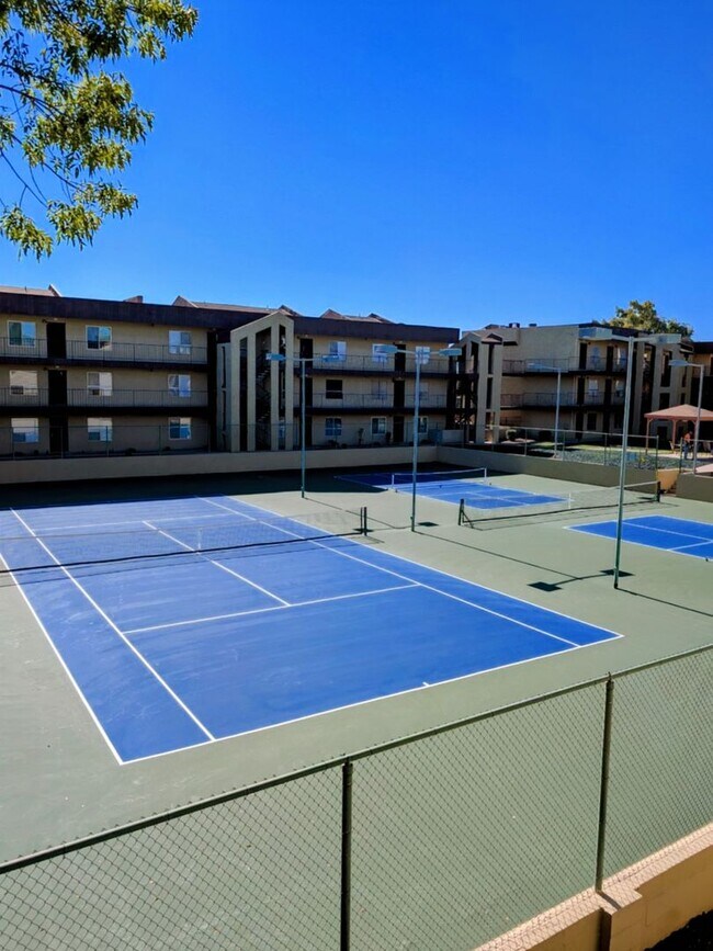 Building Photo - 1 bedroom 1-Bath Condo  Bldg. 6 Unit #333 Gated Community