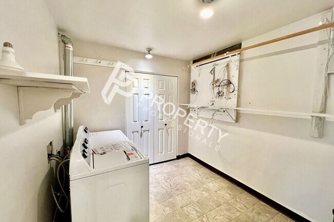 Building Photo - 94 Castle Ridge Dr